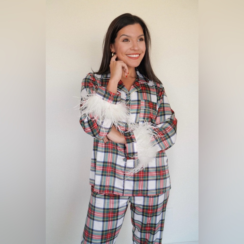 BON VIVIANN 2-Piece Holiday Plaid Feather Sleeve Pajama Pants Set / Size: Medium